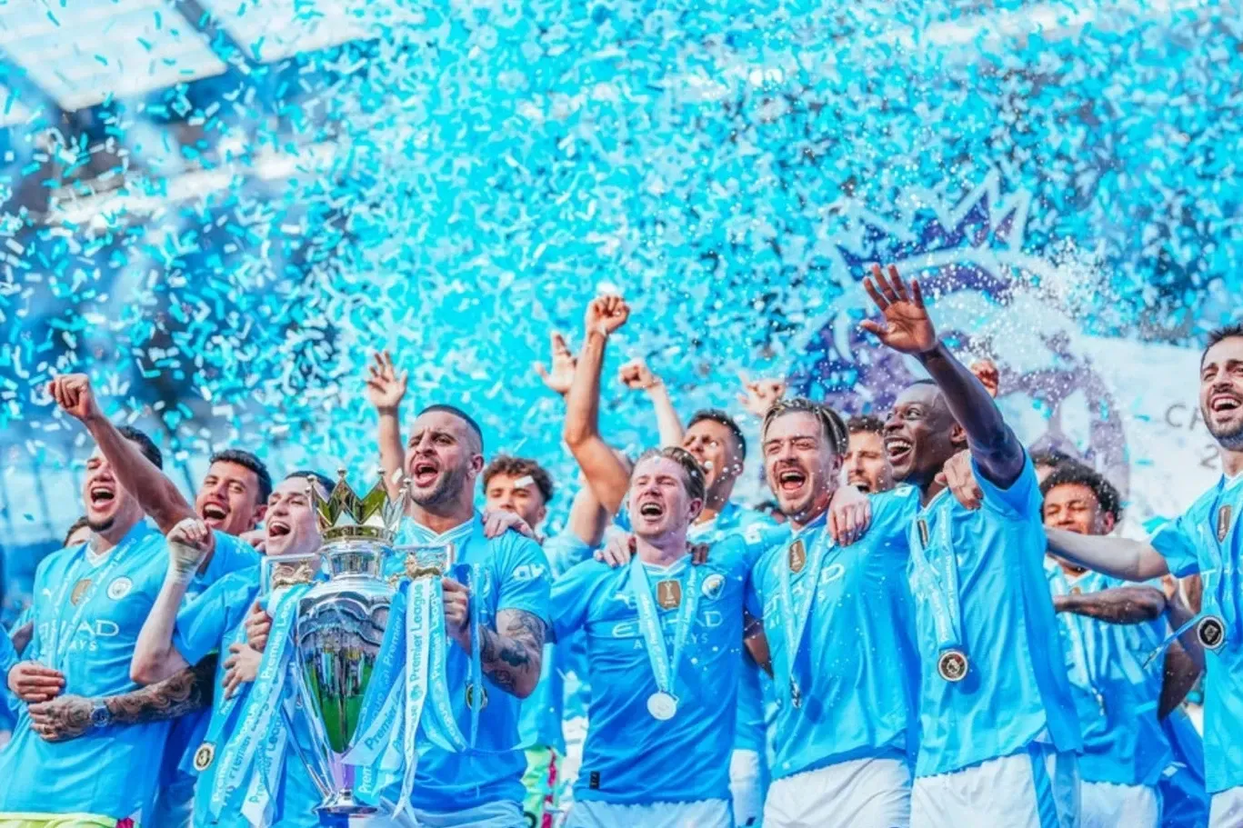 Manchester City: “Blue Moon”